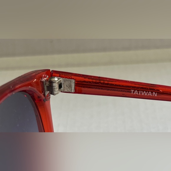 Vintage 80’s Round Oversized Red Sunglasses 55-18-145 - Picture 4 of 6